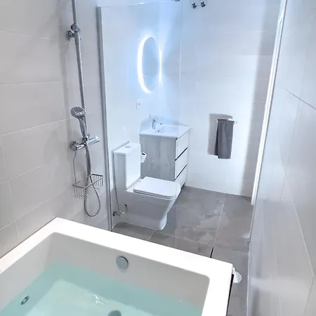 Apartmán Estudio Con Jacuzzi Privado En El Barrio De Triana *